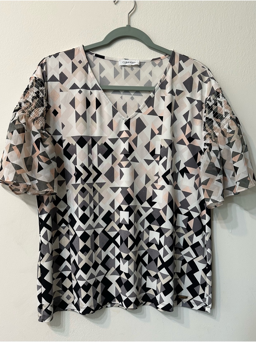 Calvin Klein Geometric V-Neck Smocked Pullover Short Sleeve Blouse Women's L